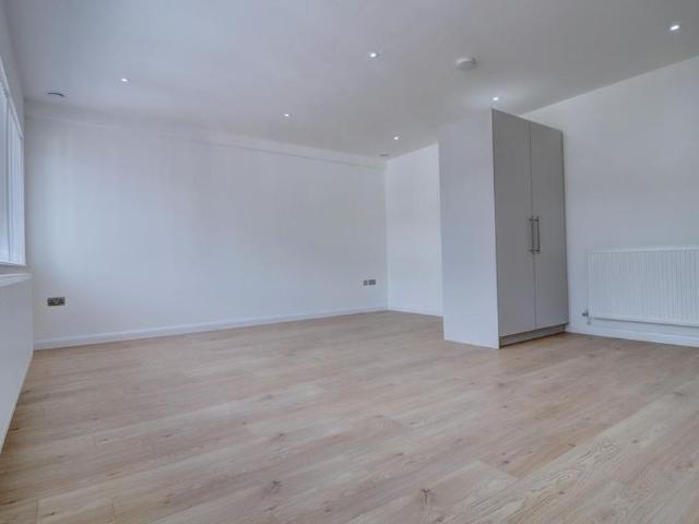 Studio for rent in High Wycombe Community Board, High Wycombe