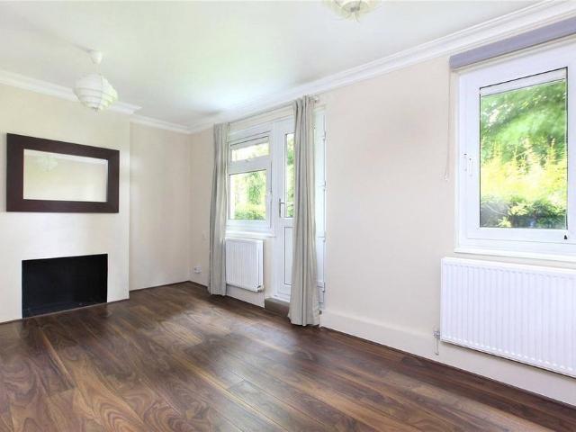 Studio for rent in Furzedown, Greater London