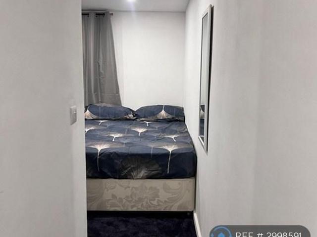 Studio for rent in Newton, New Bilton