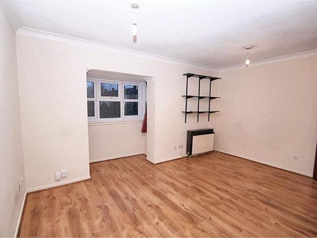 Studio for rent in London, Isle Of Man