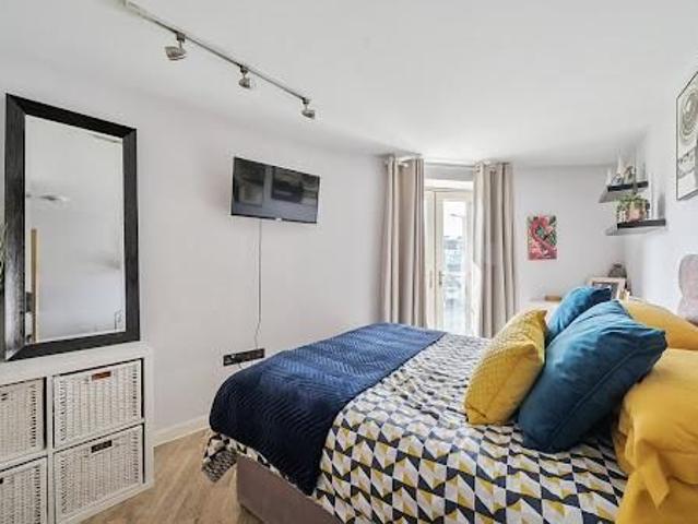 Studio for rent in Blackhills, Surrey