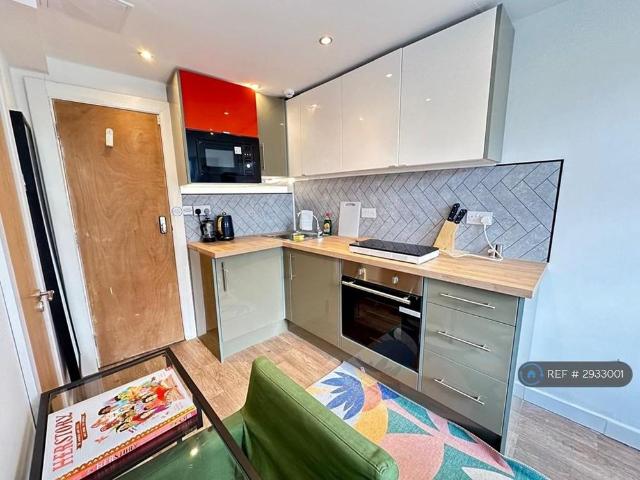 Studio for rent in West Yorkshire