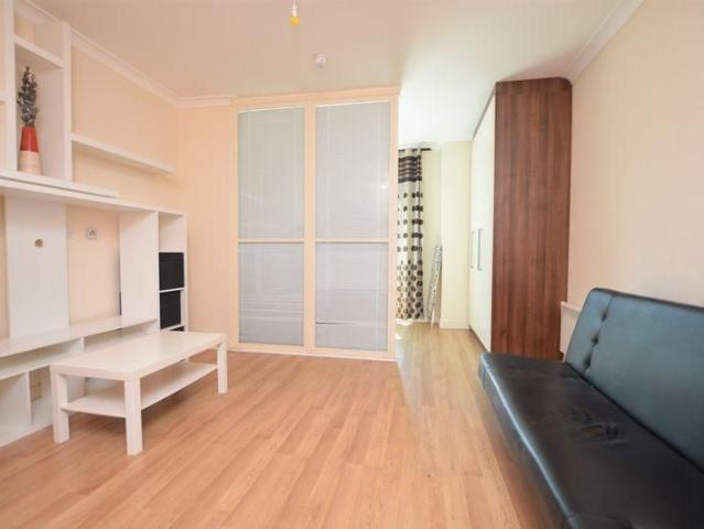 Studio for rent in Slough