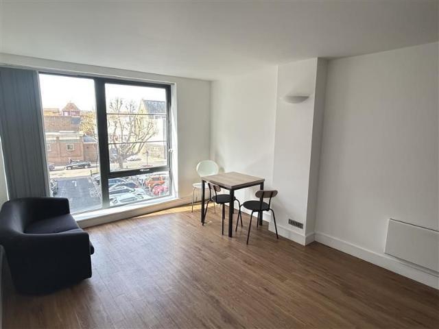 Studio for rent in The King's Mile, The Bridge