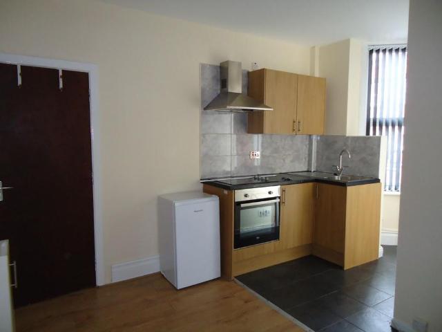 Studio for rent in Beeston Hill, Leeds