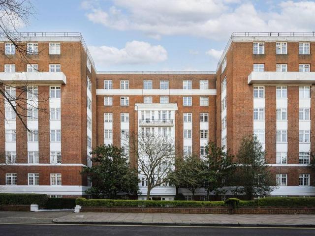 Flat for rent in St. John's Wood, Greater London