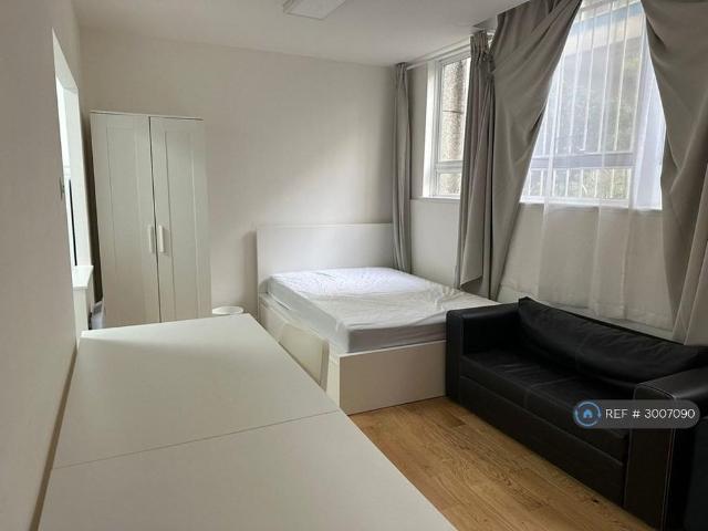 Studio for rent in Elephant and Castle, Greater London