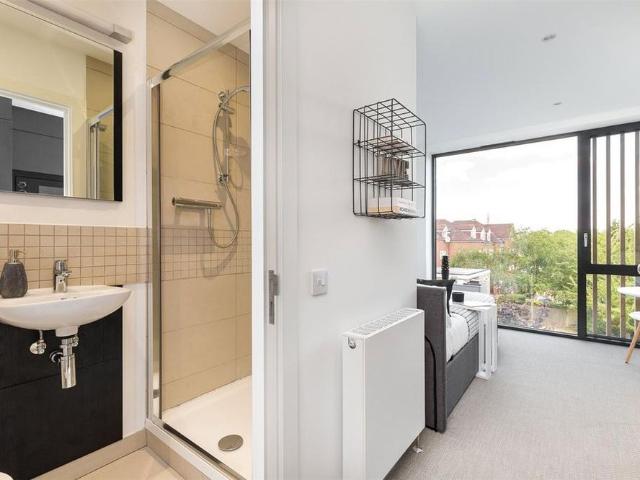 Studio for rent in Wealdstone, Greater London