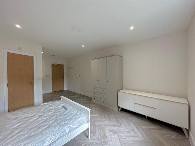 Studio for rent in Milton Keynes