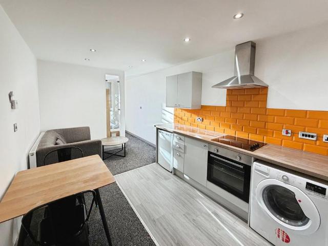 Flat for rent in Woolshops, Halifax