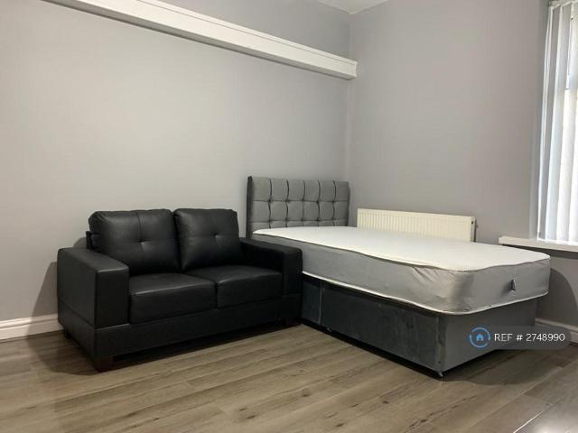 Flat for rent in Great Horton, West Yorkshire
