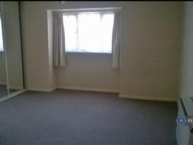 Studio for rent in Ringlestone, Midway
