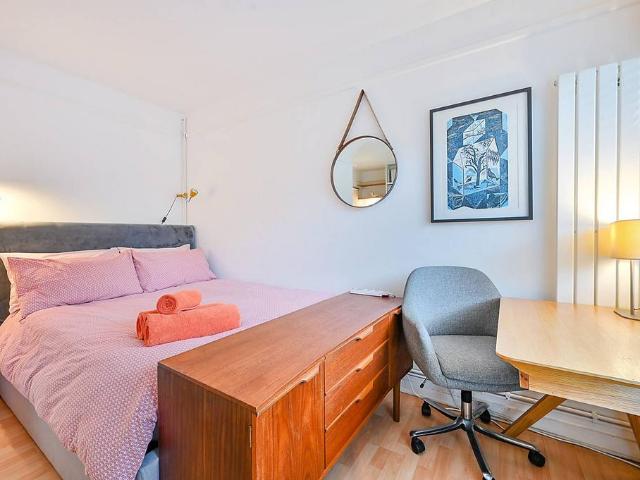 Flat for rent in London Borough of Hounslow, Cat Hill