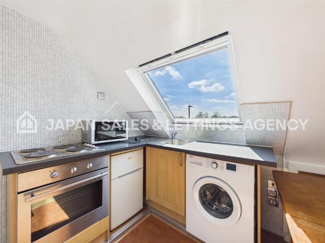 Flat for rent in London Borough of Ealing, Park Royal