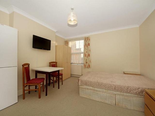 Studio for rent in London Borough of Ealing, Greater London