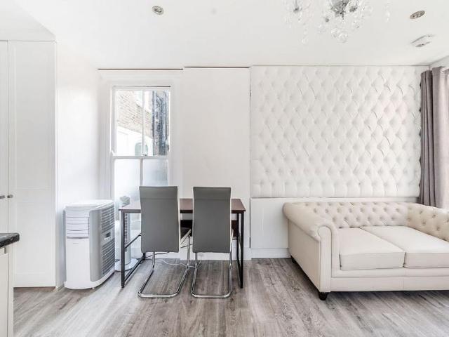 Studio for rent in City of Westminster, Greater London