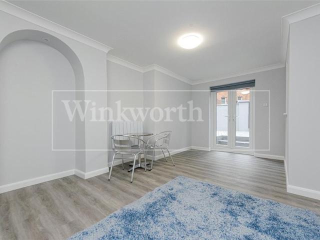 Flat for rent in Mapesbury, Greater London