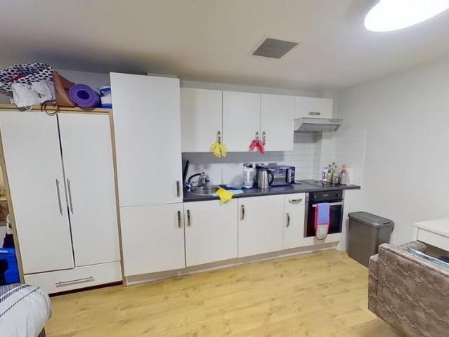Studio for rent in St Ann's, Haddon