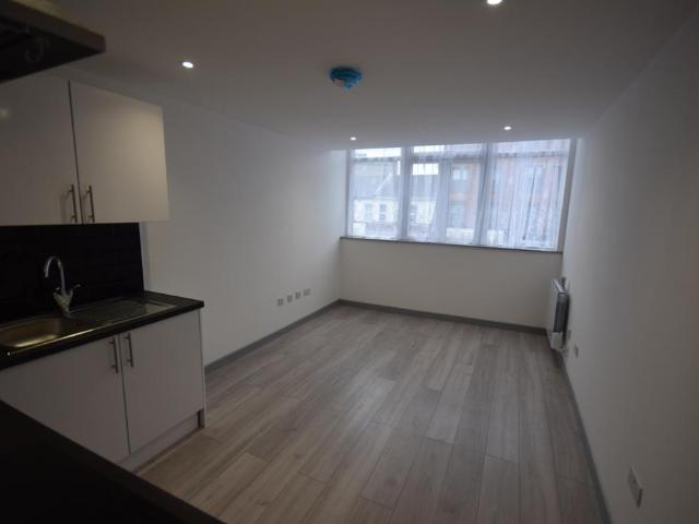 Flat for rent in The Polygon, City Of Southampton