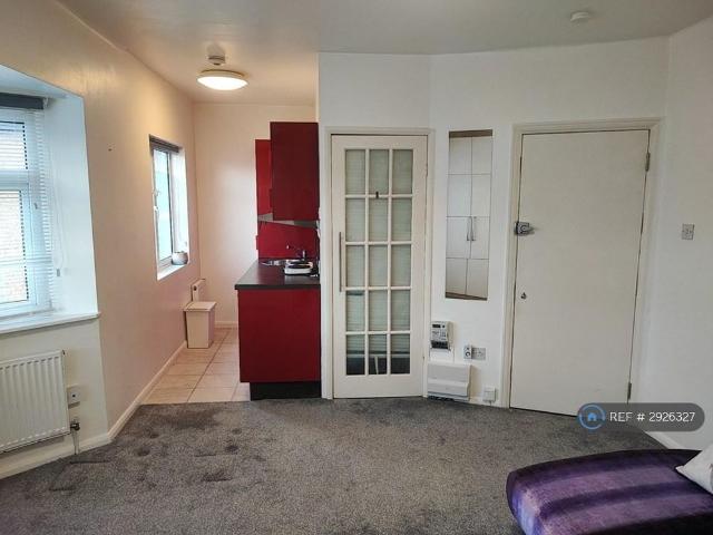 Studio for rent in Westminster, Victoria