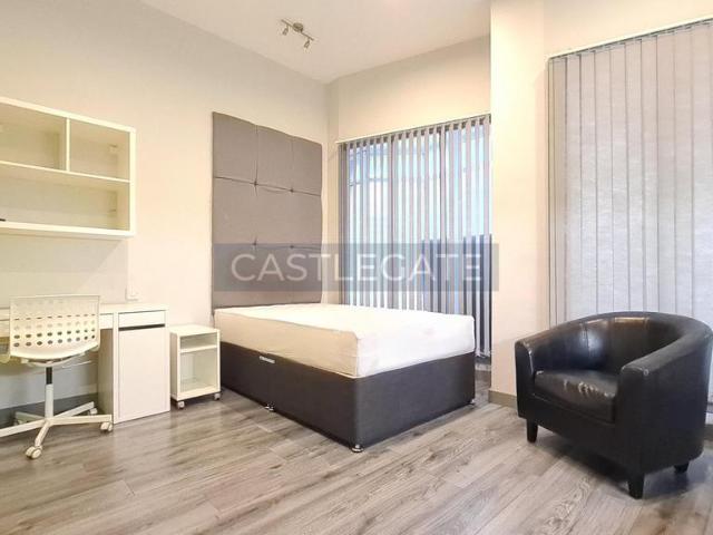 Flat for rent in Highfields, Huddersfield