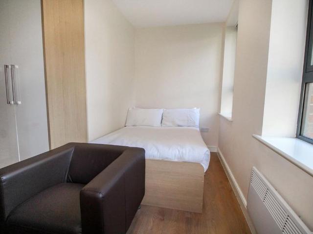 Studio for rent in Lofthouse, West Yorkshire
