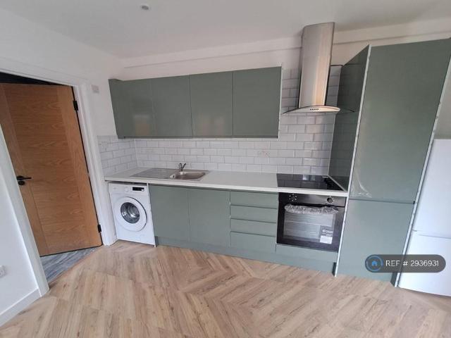 Flat for rent in Chingford, Greater London