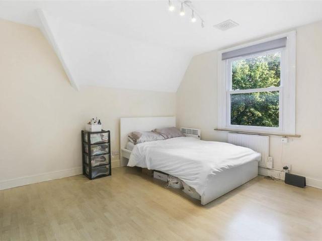 Studio for rent in Carshalton Beeches, Greater London
