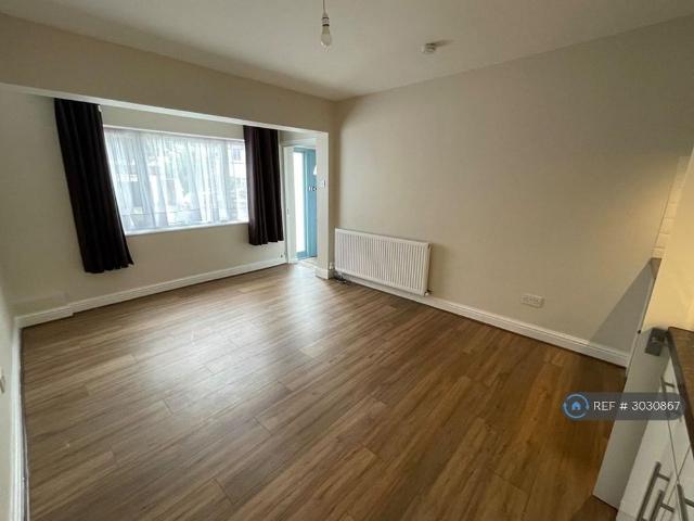 Studio for rent in Hampton Hill, Greater London