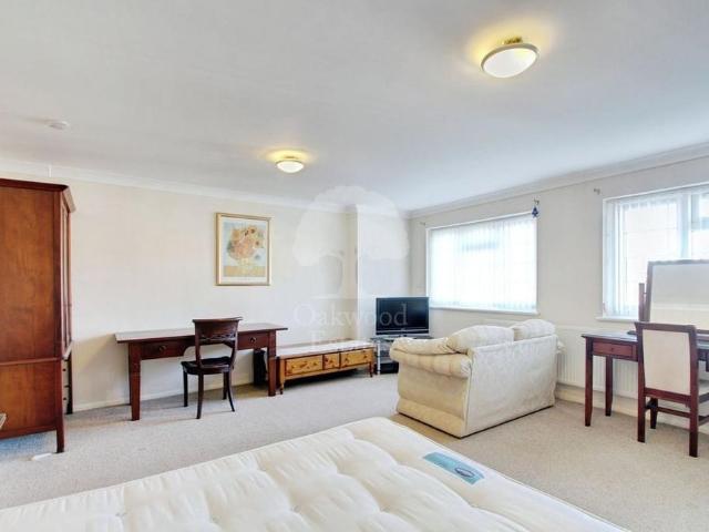 Studio for rent in Southlea, Datchet