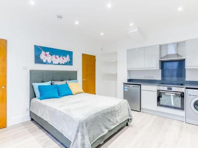 Studio for rent in West Kensington, Greater London