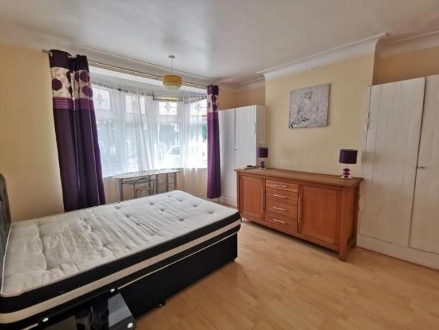 Studio for rent in Burnt Oak, Greater London