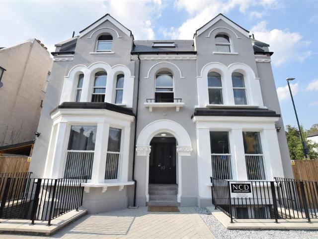 Flat for rent in Carshalton Beeches, Isle Of Man