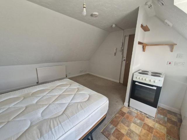 Studio for rent in Frogmore, Five Acres