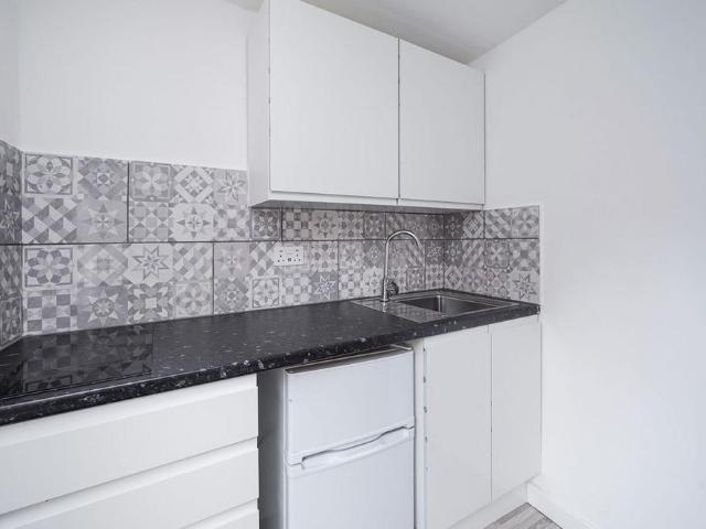 Studio for rent in Lower Clapton, Greater London