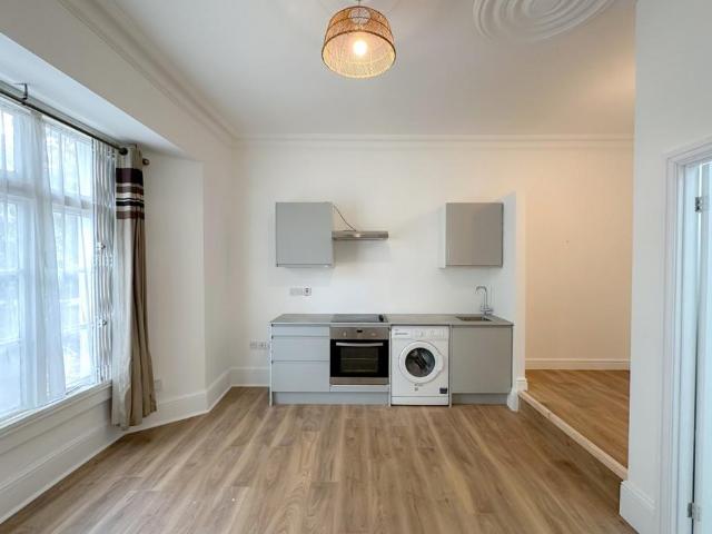 Flat for rent in London Borough of Lewisham, Forest Hill