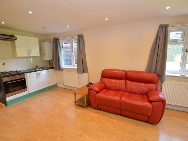 Studio for rent in Ecclesall, South Yorkshire