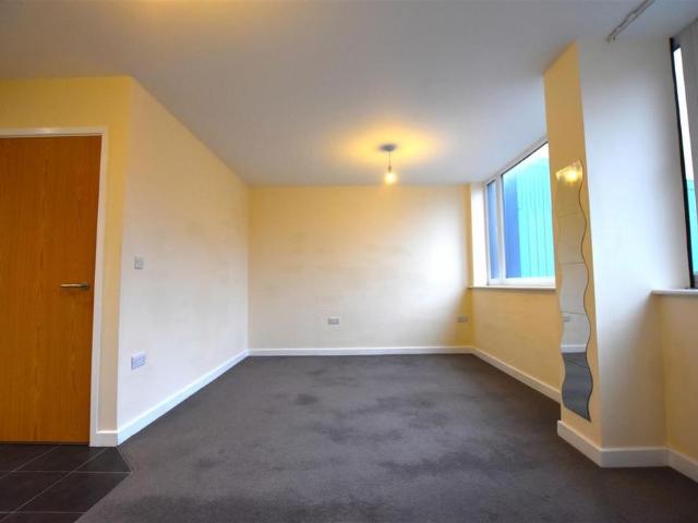 Studio for rent in St Matthew's, Old Wharf