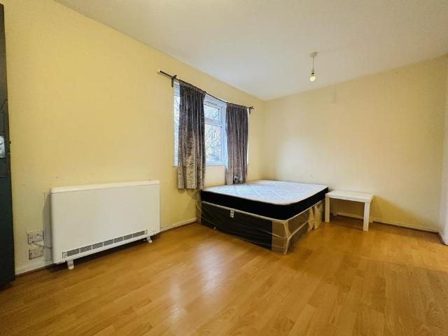 Studio for rent in Winson Green, West Midlands