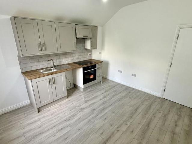Studio for rent in Wake Green, West Midlands