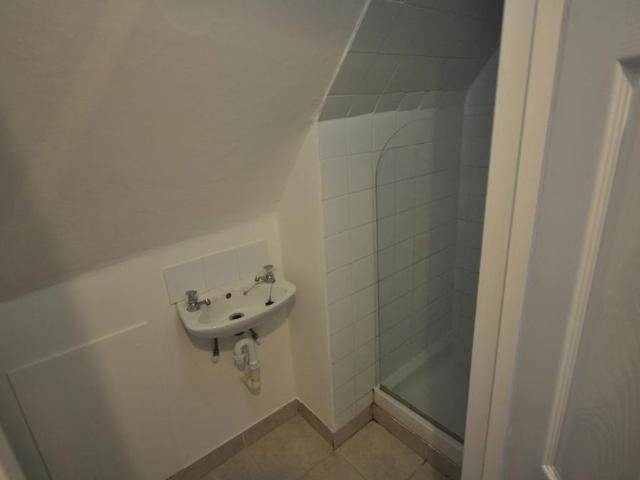 Studio for rent in Bocking, Chipping Hill