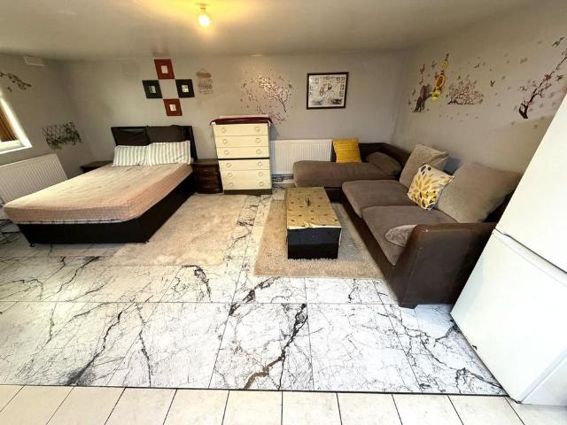 Studio for rent in London Borough of Hounslow, Greater London