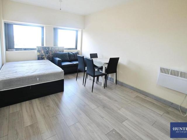 Studio for rent in West Yorkshire