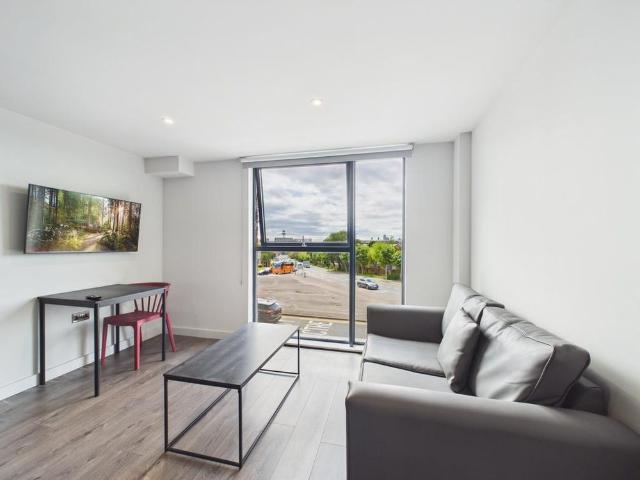 Studio for rent in Calderstones