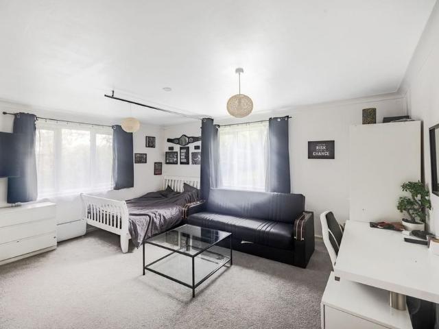 Studio for rent in London Borough of Croydon, Purley