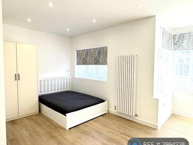 Studio for rent in Wealdstone, Greater London