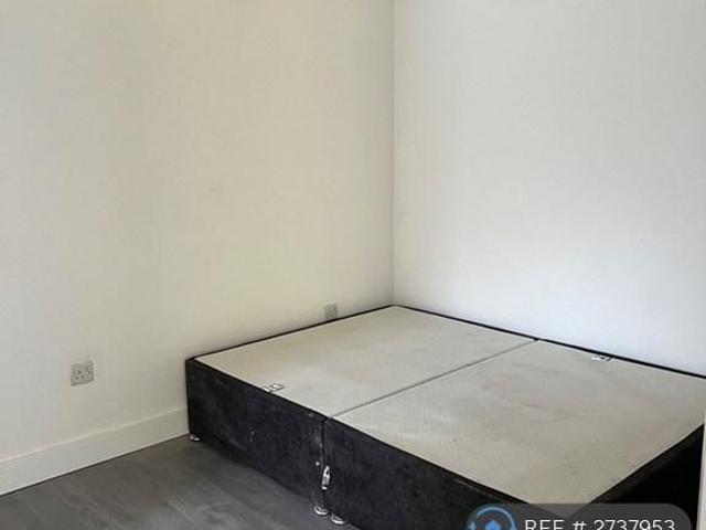 Studio for rent in Slough