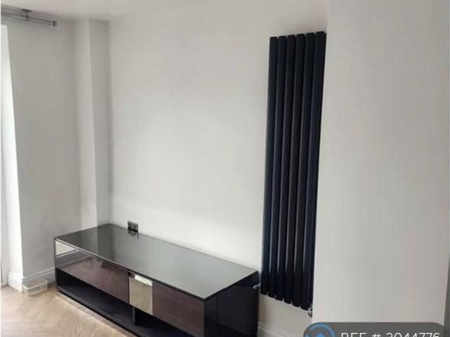 Studio for rent in Austhorpe, West Yorkshire