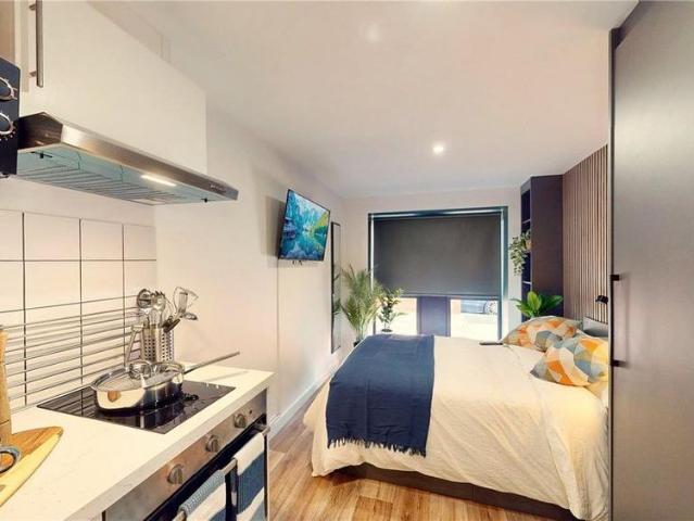 Studio for rent in Stirchley, West Midlands