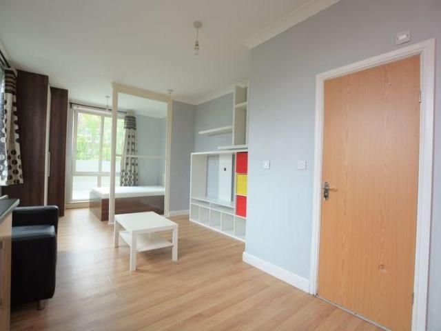 Studio for rent in Slough